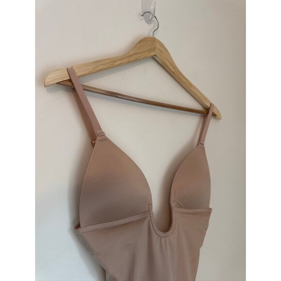 Spanx Suit Your Fancy Plunge Low Back Mid Thigh Bodysuit Shapewear, Small - Picture 4 of 10